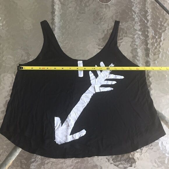 Vintage- Black cropped tank w/ white arrow graphic. Women’s Size medium
. - Picture 4 of 5